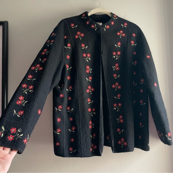 Talbots Sweaters - Talbot’s Woman 100% Wool Vintage Embroidered Floral Cardigan